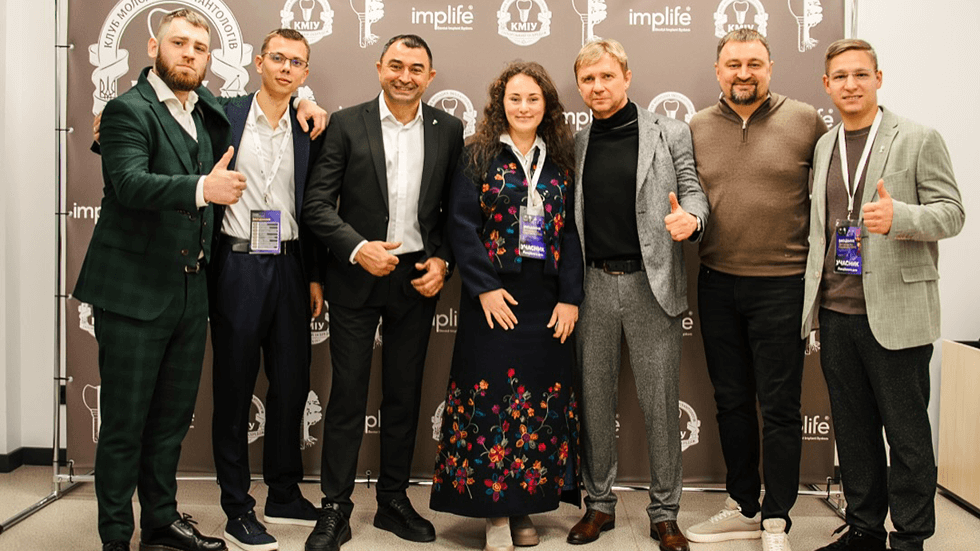 Развитие имплантологии зубов в Запорожье